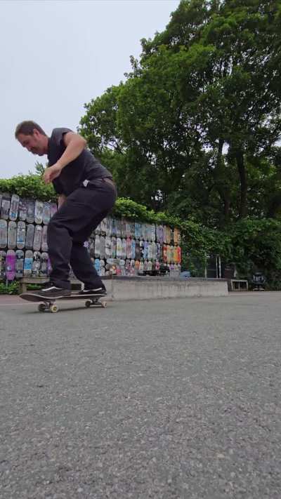 Switch noseslide shuvit out to regular