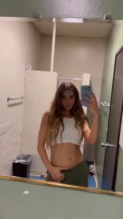 Hailee Steinfeld