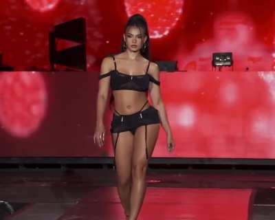 𝓝𝓲𝓪 𝓟𝓲𝓮𝓭𝓻𝓪 (2 Clips) | Vicarious Fashion Show