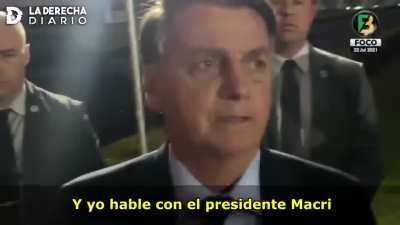 Biruliru tendo um momento de 