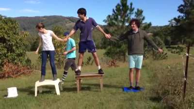 Electric fence experiment (credit:lambert fowels,YouTube)