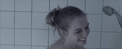 Malene Norreen & Sarah Juel Werner - Løbetid (DA2015) - Adorable. Boarding school communal showers - activate audio