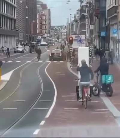 r/Amsterdam is leaking onto other subreddits. Who’s in the wrong here?