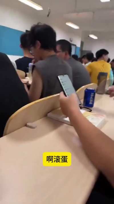 8月27日<wbr>，陕西西安<wbr>，西北大学<wbr>的《马克思<wbr>主义原理》<wbr>课上，有学<wbr>生大喊：“<wbr>我不信共产<wbr>主义，我也<wbr>不喜欢 #共产党，<wbr>学这些傻逼<wbr>理论我很烦<wbr>！”