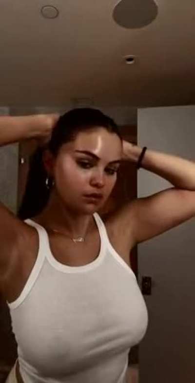 Seductive Selena Gomez