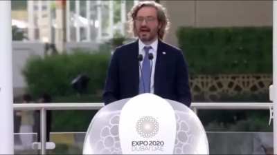 Buscaba el Discurso de Milei en Davos y me encontré con uno Cafiero. Increíble