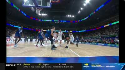 [Highlight] Thanasis with the hammer over Walker Kessler