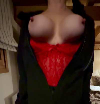Reveal ING my bouncy titties