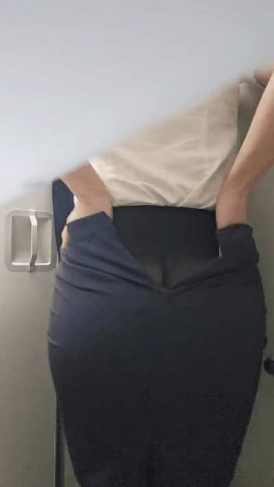 Secretly watch me get undressed at work in the lavatory 🙈