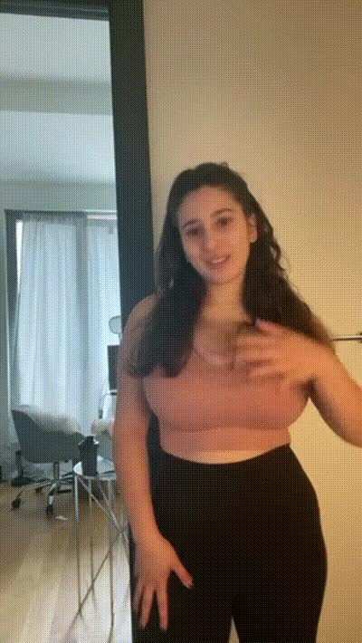 Can’t get enough of her bazongas 😍