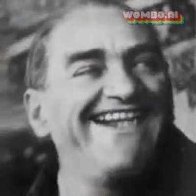 Bakın nasıl da gülüyor (bu kadar gülecek ne vardı