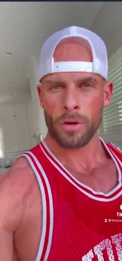 Girl labels random guy at gym a pervert, he wasn’t even paying her no mind
