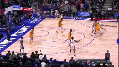 [Highlight] Donovan Mitchell stands completely still on defence, lets his man cut, forces his big to pick up a foul