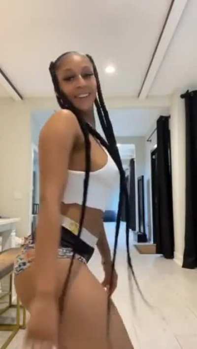 MIZZ TWERKSUM