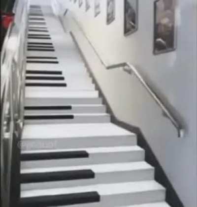 🍕👱‍♂️🎹