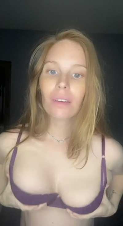 Just a horny redhead milf who wants you to cum play with me. Link in the comme<wbr>nts😇💋