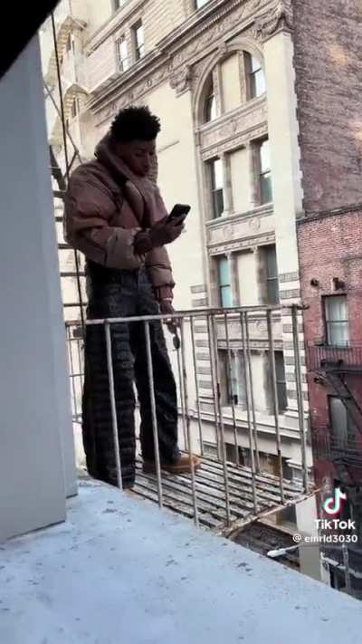 only in ny😂😂i<wbr>magin<wbr>e waking up to nle freak ass song 
