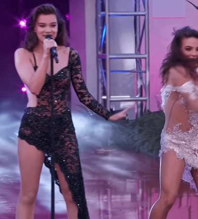 Hailee Steinfeld 