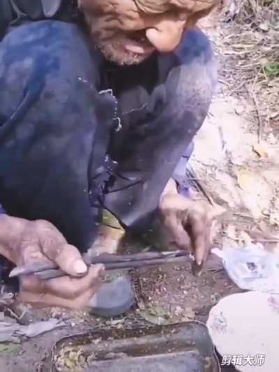 老人家社会主义天堂生活久了,大鱼大肉吃烦了、奢侈大牌穿腻了,主动忆苦思甜去体验蔡英文治下台湾沦陷区同胞的苦难生活