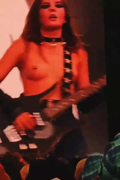 Victoria De Angelis