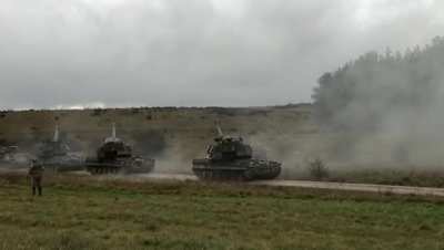 AS90s firing quick action