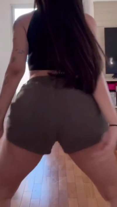 Tainá Costa (@taina)