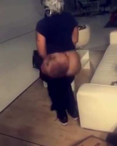 😳