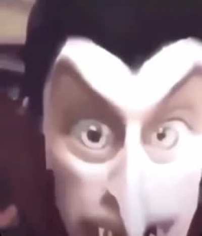 🧛🏽‍♂️