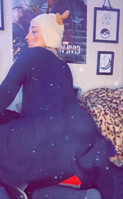 Vaping and twerking 