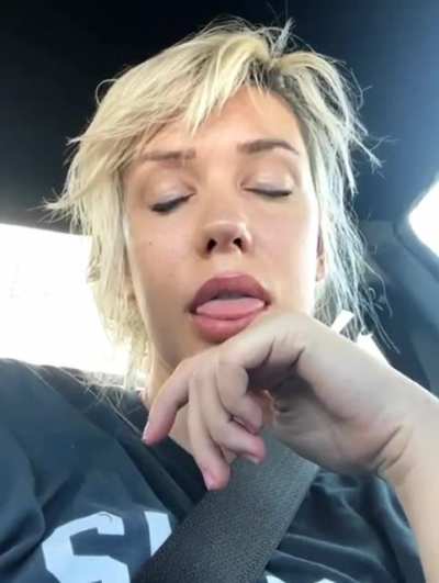 Hi