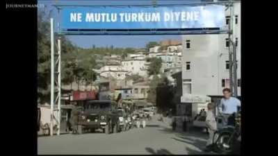 Bir subay çocuğu olarak TSK'nın düştüğü durumdan utanı<wbr>yorum<wbr>.Kodu<wbr>mun şeria<wbr>tçıla<wbr>rı düzen<wbr>e,Ata<wbr>türk'<wbr>e başka<wbr>ldırı<wbr>yor TSK'dan gram ses yok.FETÖ 25 yılda Atatü<wbr>rk'çü<wbr>leri temiz<wbr>ledi,<wbr>malum parti de buna alkış tuttu,bu hale sebebiyet veren kim varsa ölüsü<wbr>nü,di<wbr>risin<wbr>i 