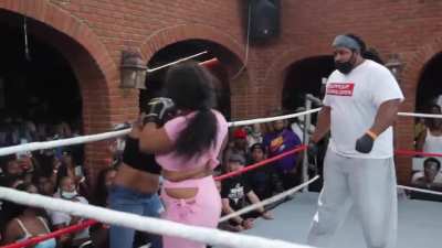 chicks settle grudge in the ring