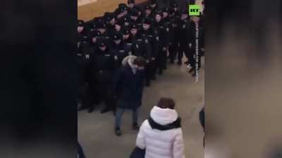 Russian prankster drops toy gun in front of police.