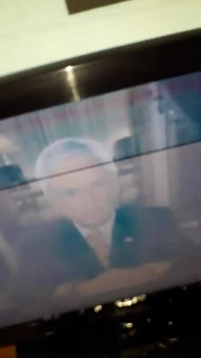 aca meando la tv de pana