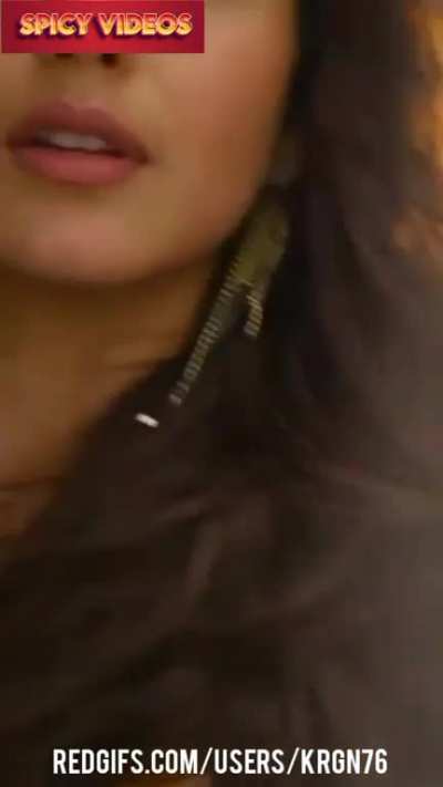 Mrunal Thakur Hot