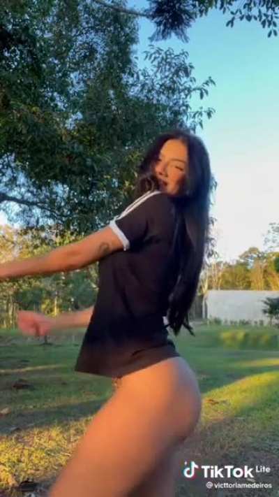 can u see the ass from The front