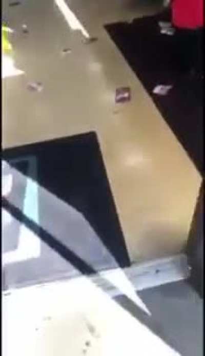 Short on patience? Midget ‘robbing’ store gets taken down by police