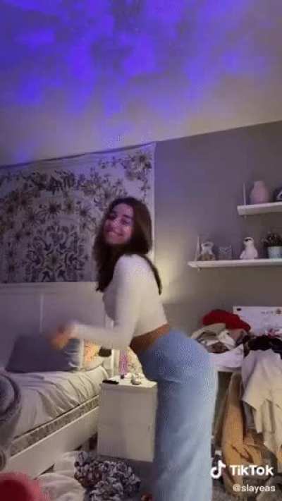 Shaking it 😍