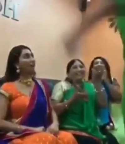Kitna Parivarik Mahol Hain
