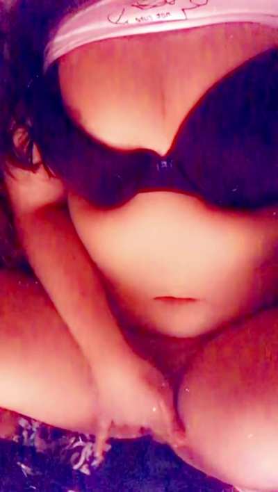 I love rubbing my pussy