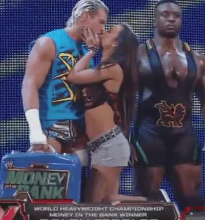 Her eyes are saying “you get to fuck me if you win your match baby”