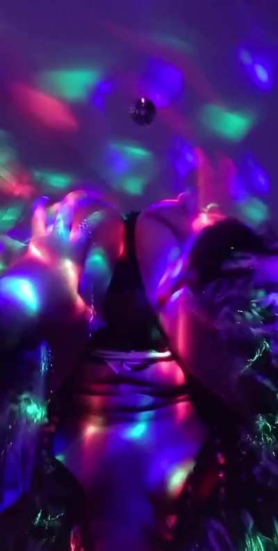 [TICKET TO SPECIAL N.Y.E. WILD EVENT] - WATCH ME LIVE on NYE Masturbate for the 1st time IN FRONT OF A GIRL (my housemate hehe) ANDDDD - DEVOUR SOME GIRL'S PU$$Y FOR THE 1ST TIME FOR U ALL <333 :) (On OnlyFans u get the tickets for 50% discount, only 1