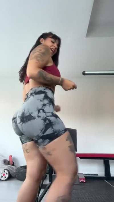 👹