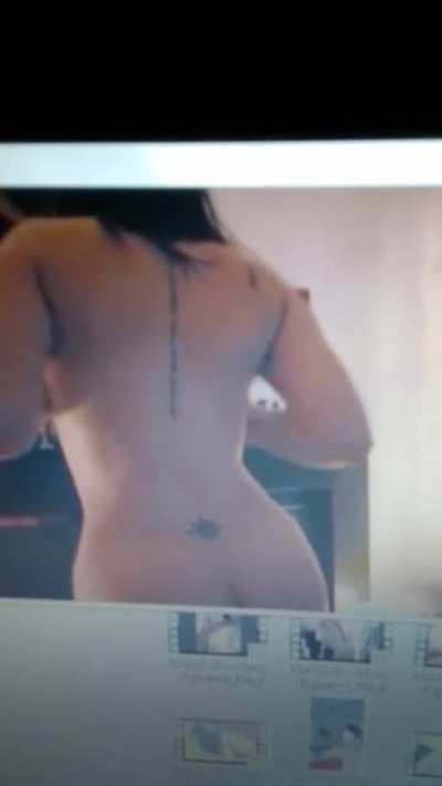 Desde el celular 138 videitos y 90 imágenes de Moni