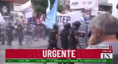 El gobierno democratizando el acceso a las duchas.