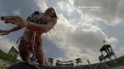 Now this is sport - Aline Mineiro in 