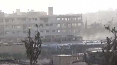 Footage from the Syrian Army's clashes with Opposition groups for control of several blocks in the al-Layramoun District, Aleppo - July 2016