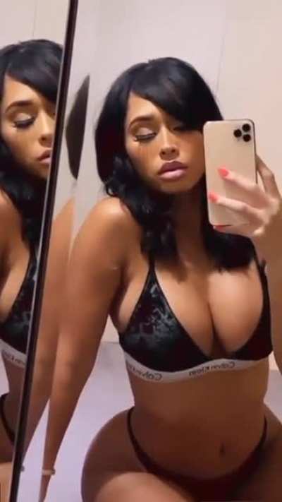 👙🤳🏼