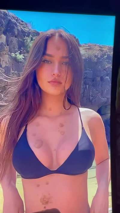 Cumshot on NonaKanal (TikTok)