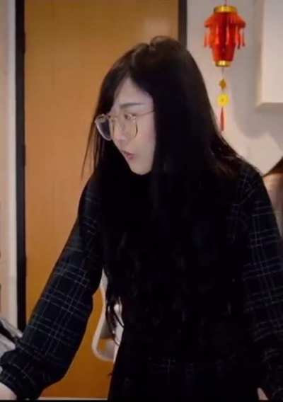 Lily lip bite